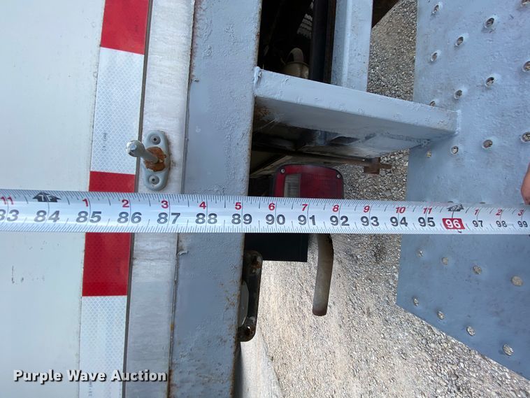 image for item HG9208 2002 Chevrolet Express 3500  box truck