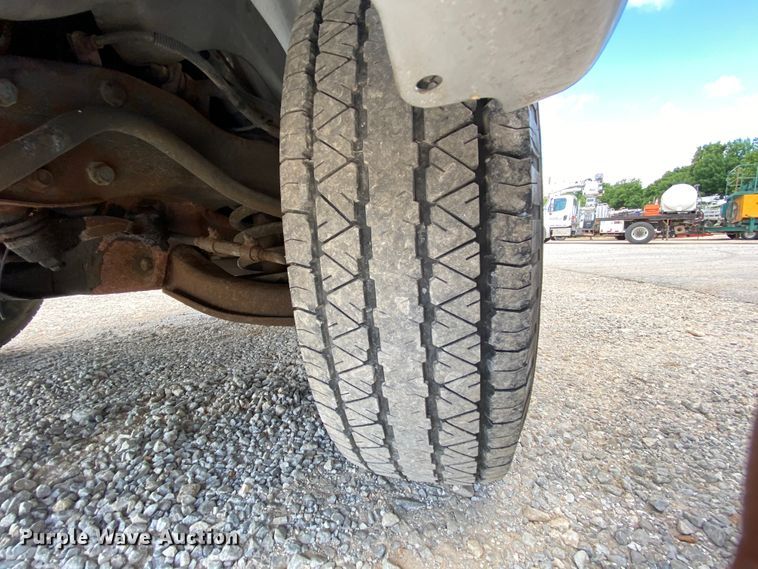 image for item HG9208 2002 Chevrolet Express 3500  box truck