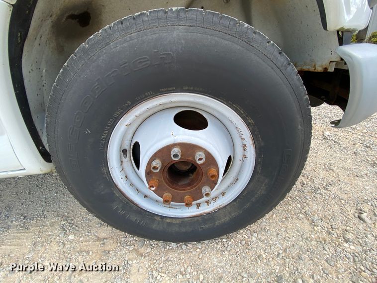 image for item HG9208 2002 Chevrolet Express 3500  box truck