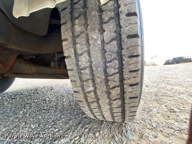 image for item HG9208 2002 Chevrolet Express 3500  box truck