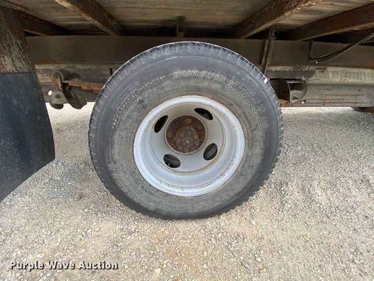 image for item HG9208 2002 Chevrolet Express 3500  box truck