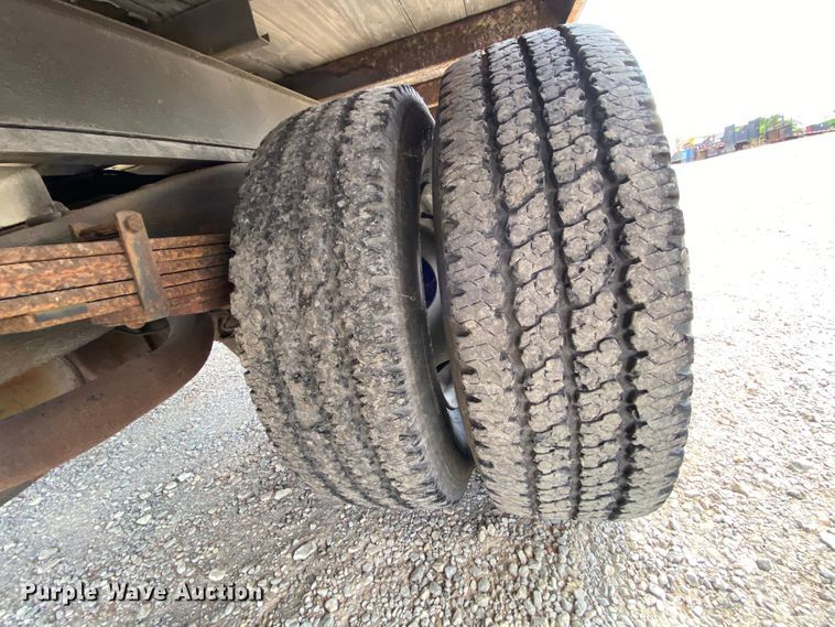 image for item HG9208 2002 Chevrolet Express 3500  box truck