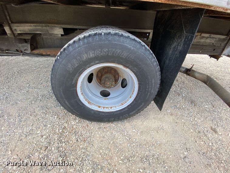 image for item HG9208 2002 Chevrolet Express 3500  box truck