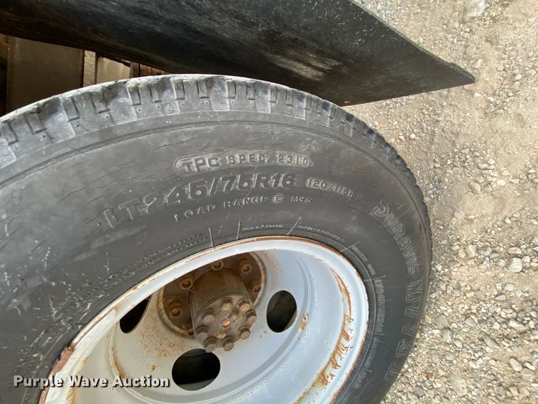 image for item HG9208 2002 Chevrolet Express 3500  box truck