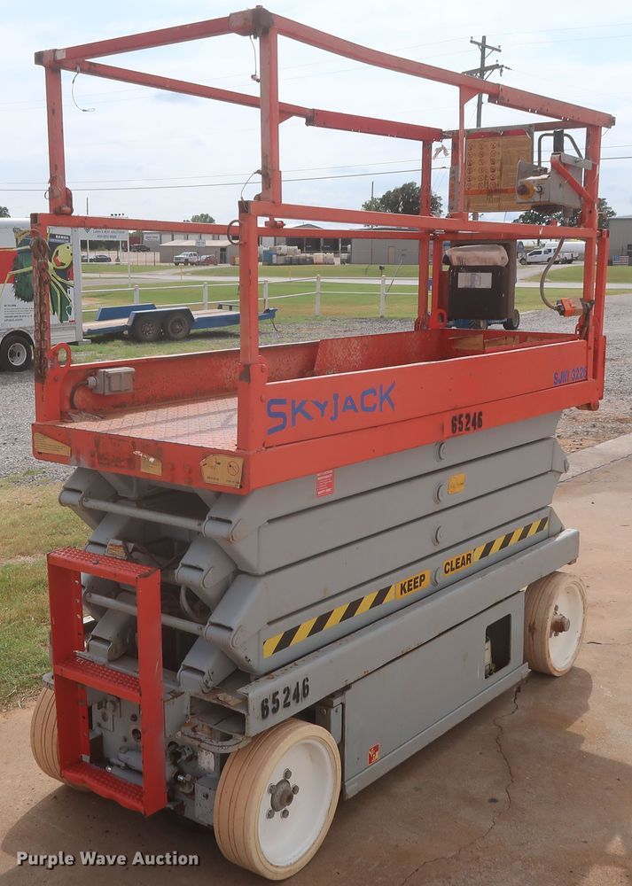image for item HJ9325 Skyjack SJIII 3226  scissor lift