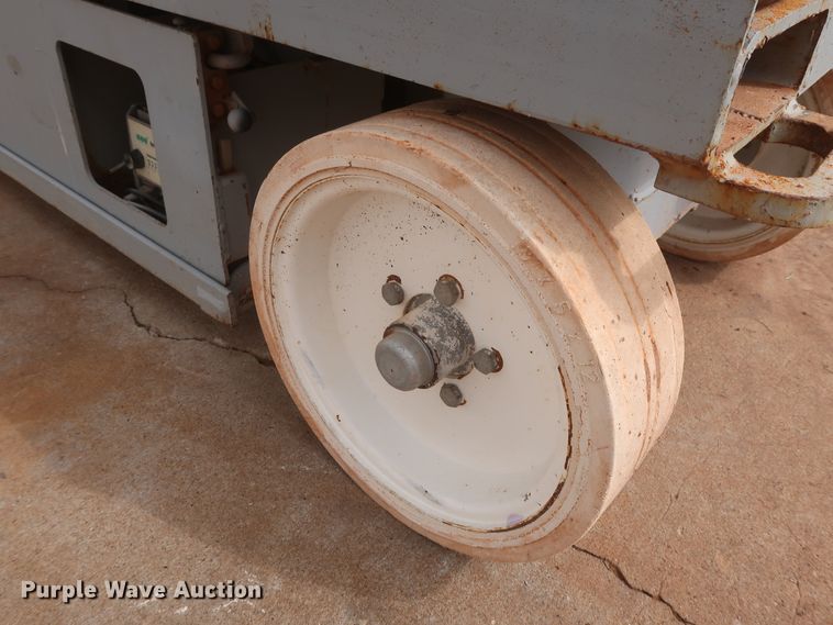 image for item HJ9325 Skyjack SJIII 3226  scissor lift