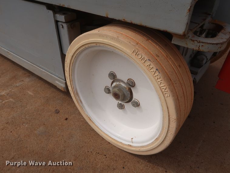 image for item HJ9325 Skyjack SJIII 3226  scissor lift