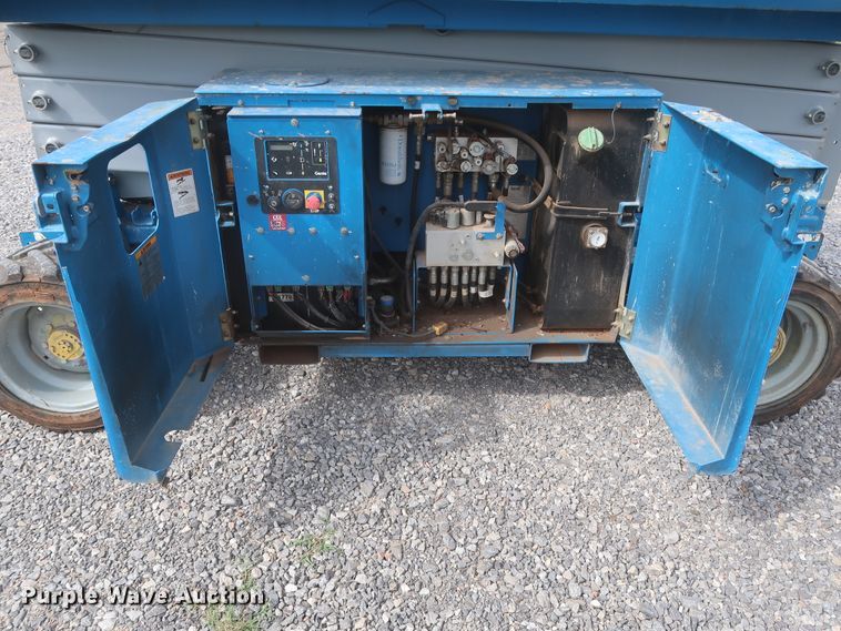 image for item HJ9326 2012 Genie GS-3369RT  scissor lift