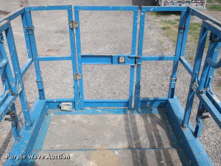 image for item HJ9326 2012 Genie GS-3369RT  scissor lift