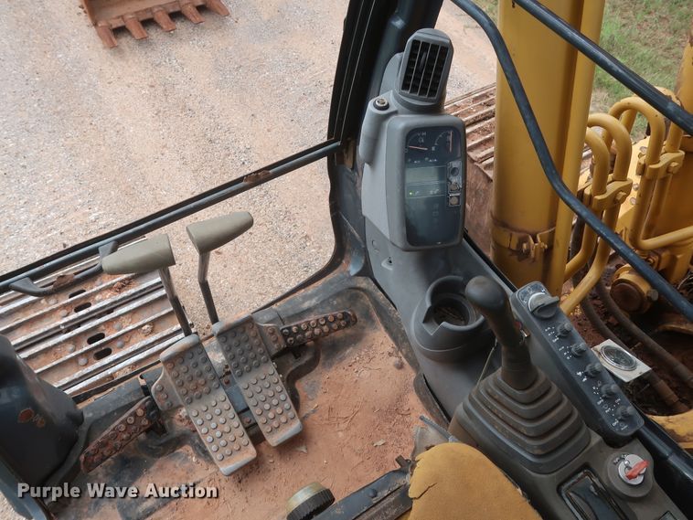 image for item HJ9330 2005 John Deere 160C LC  excavator