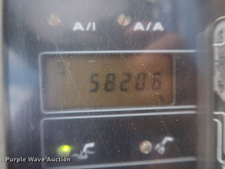 image for item HJ9330 2005 John Deere 160C LC  excavator