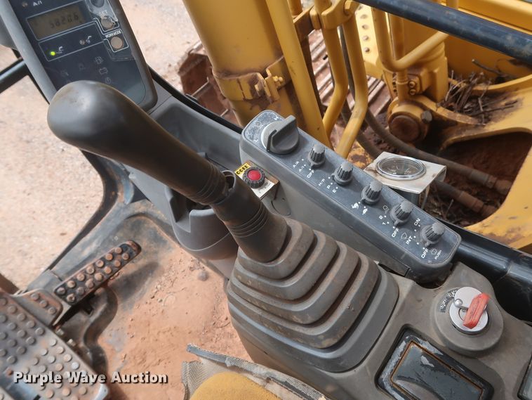 image for item HJ9330 2005 John Deere 160C LC  excavator