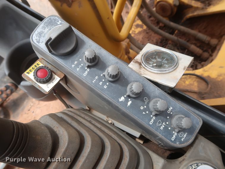 image for item HJ9330 2005 John Deere 160C LC  excavator