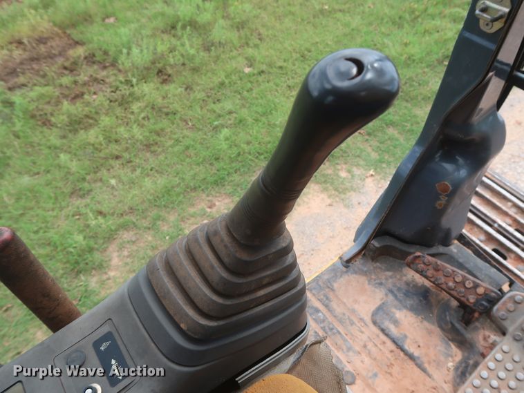image for item HJ9330 2005 John Deere 160C LC  excavator