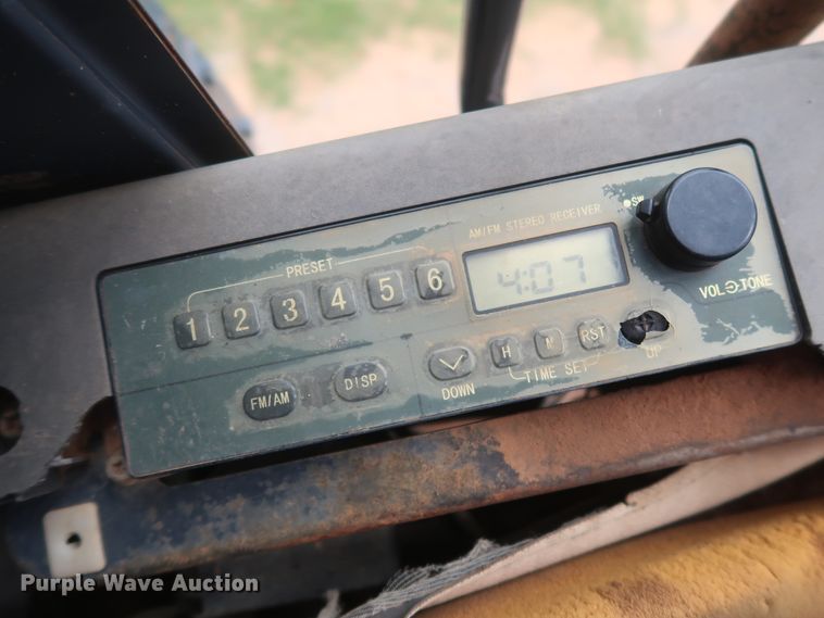 image for item HJ9330 2005 John Deere 160C LC  excavator