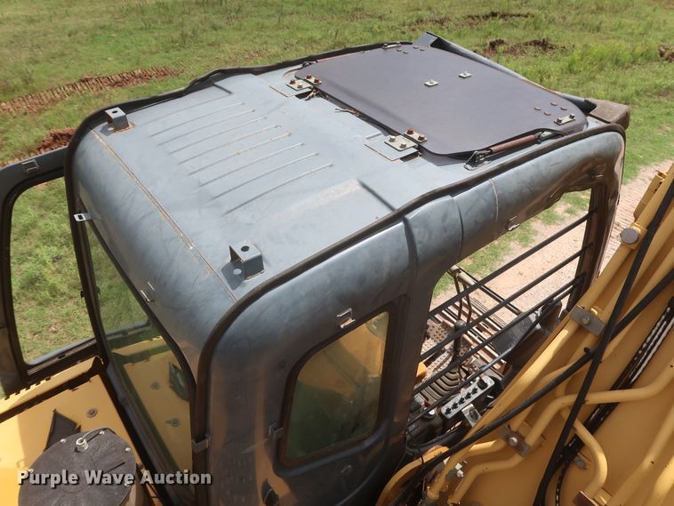 image for item HJ9330 2005 John Deere 160C LC  excavator