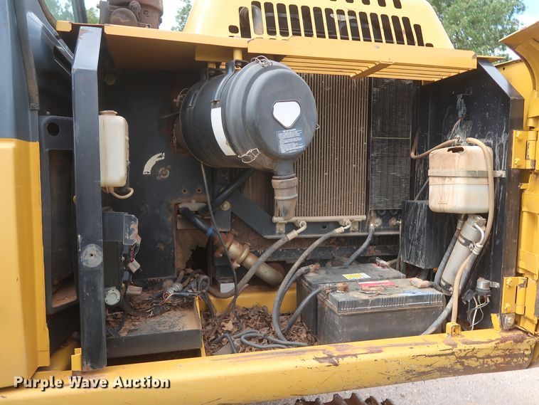 image for item HJ9330 2005 John Deere 160C LC  excavator