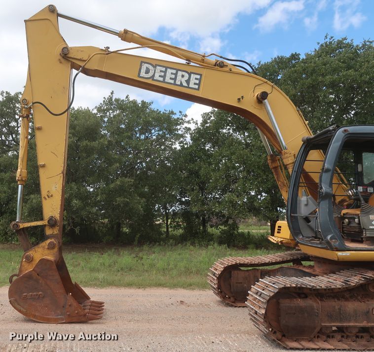 image for item HJ9330 2005 John Deere 160C LC  excavator