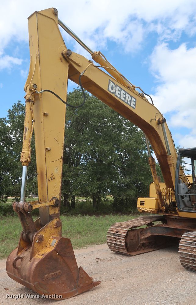 image for item HJ9330 2005 John Deere 160C LC  excavator