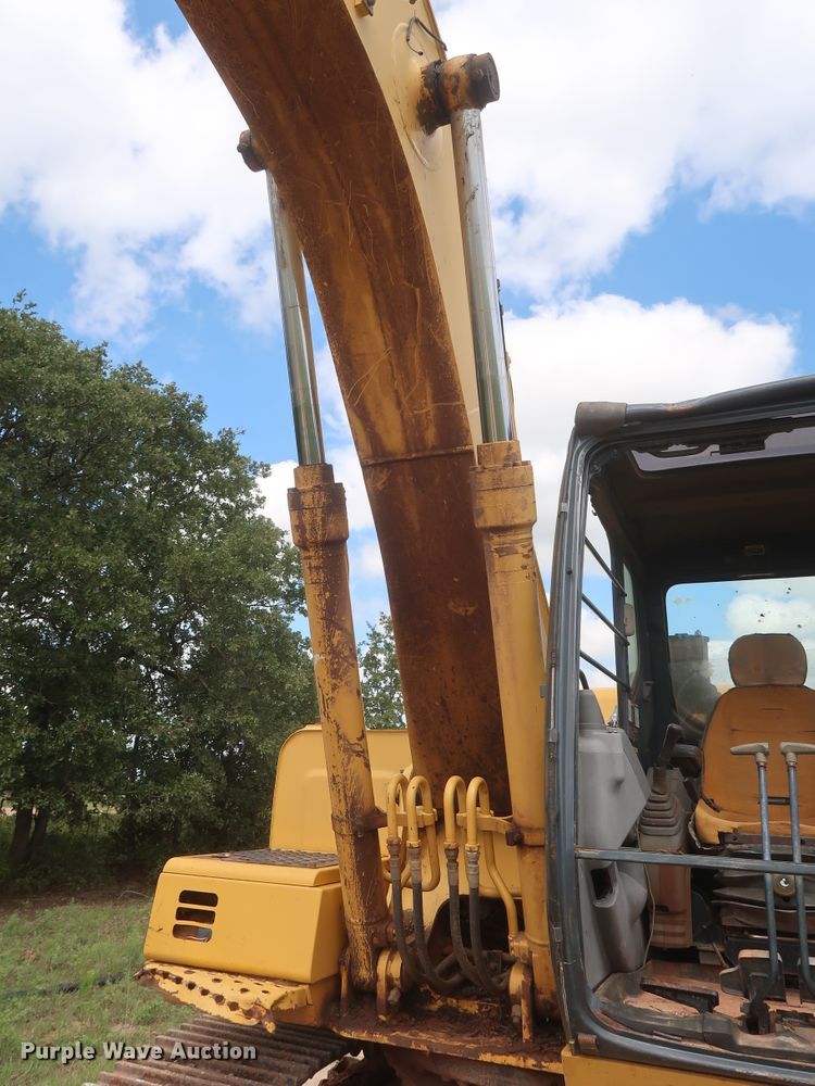 image for item HJ9330 2005 John Deere 160C LC  excavator