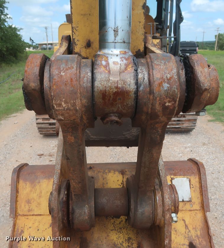 image for item HJ9330 2005 John Deere 160C LC  excavator