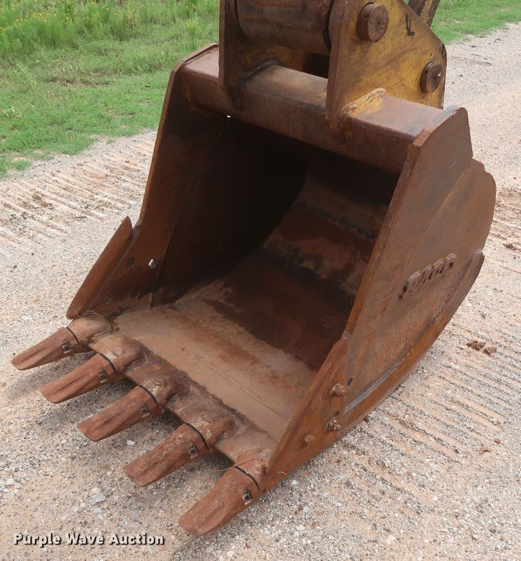 image for item HJ9330 2005 John Deere 160C LC  excavator