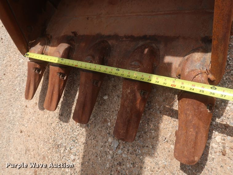 image for item HJ9330 2005 John Deere 160C LC  excavator