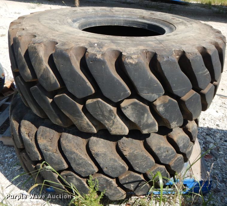 image for item HJ9558 (2) 20.5R25 tires