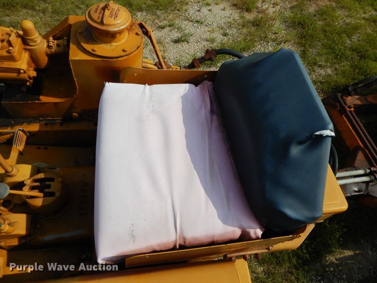 image for item HJ9591 Caterpillar D4  crawler tractor