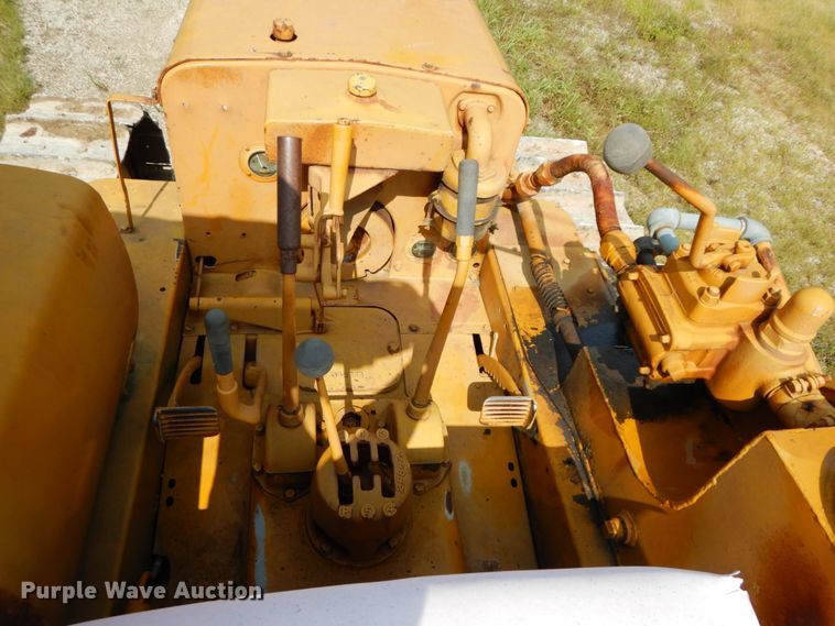 image for item HJ9591 Caterpillar D4  crawler tractor