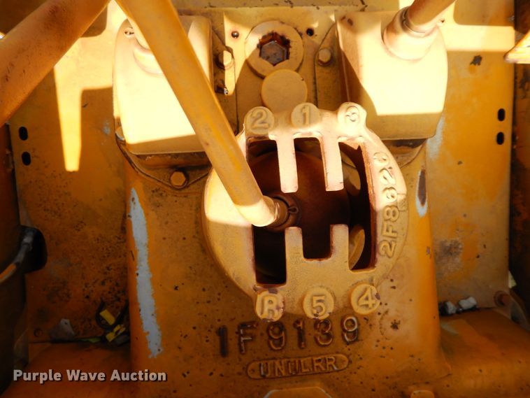 image for item HJ9591 Caterpillar D4  crawler tractor