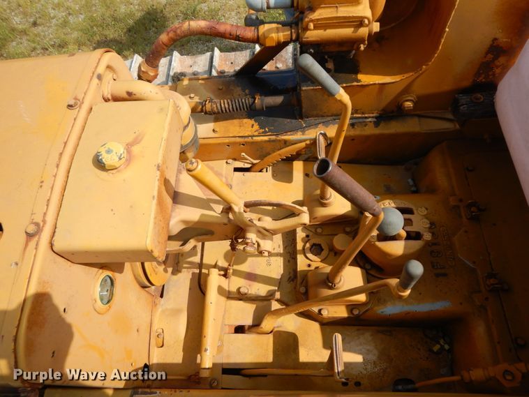 image for item HJ9591 Caterpillar D4  crawler tractor