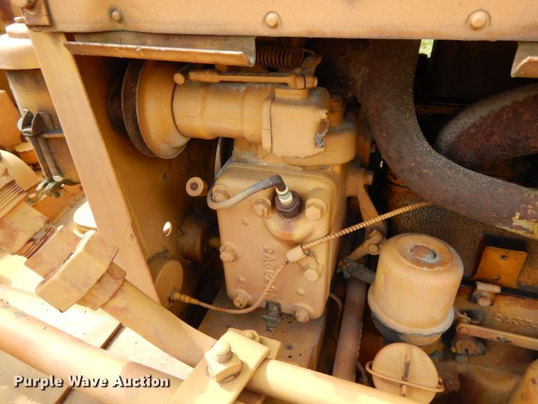 image for item HJ9591 Caterpillar D4  crawler tractor