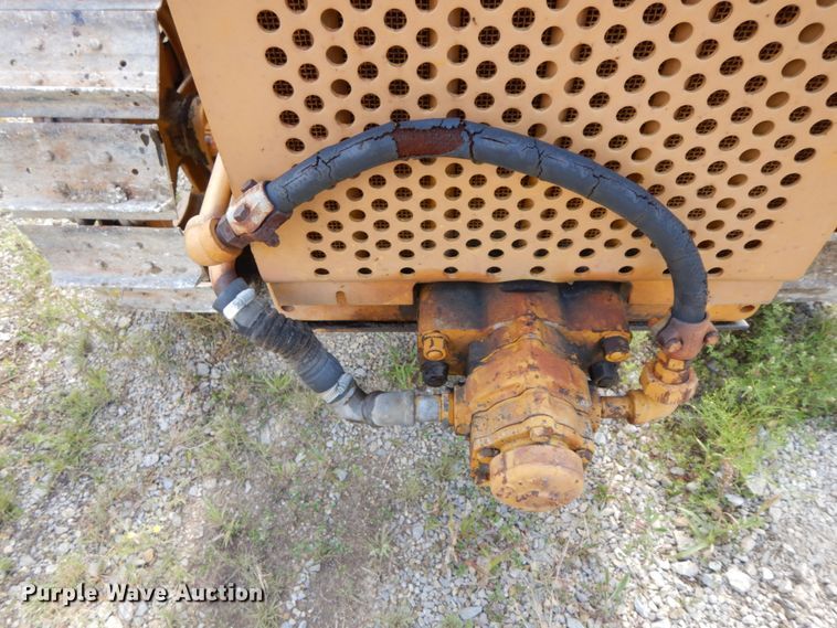 image for item HJ9591 Caterpillar D4  crawler tractor