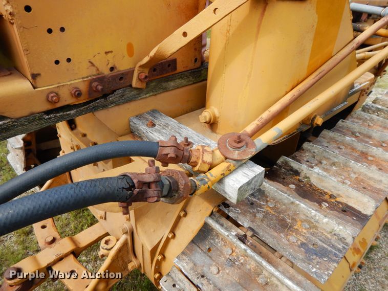 image for item HJ9591 Caterpillar D4  crawler tractor