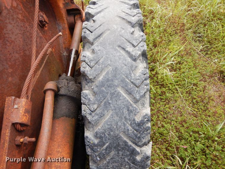 image for item HJ9591 Caterpillar D4  crawler tractor