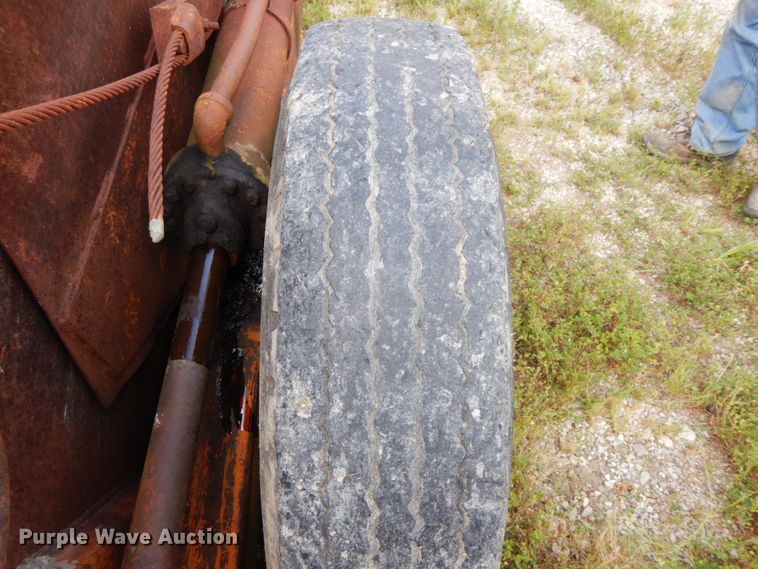 image for item HJ9591 Caterpillar D4  crawler tractor