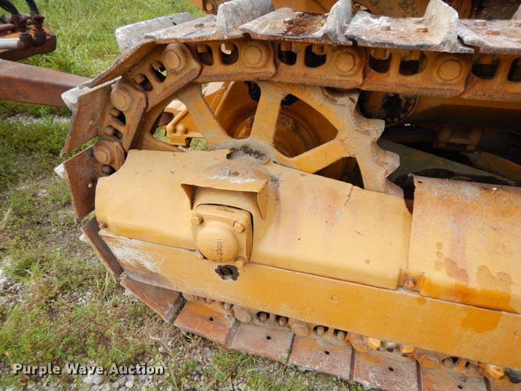 image for item HJ9591 Caterpillar D4  crawler tractor