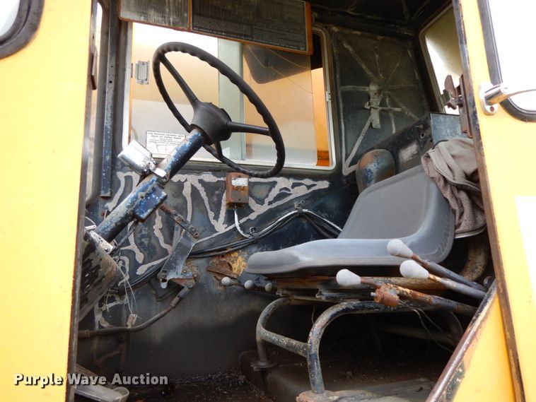 image for item HJ9592 P & H   crane