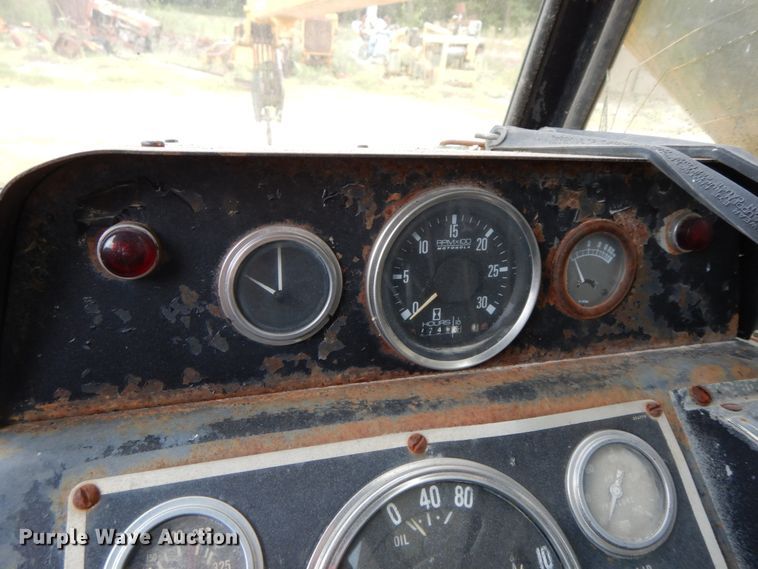 image for item HJ9592 P & H   crane