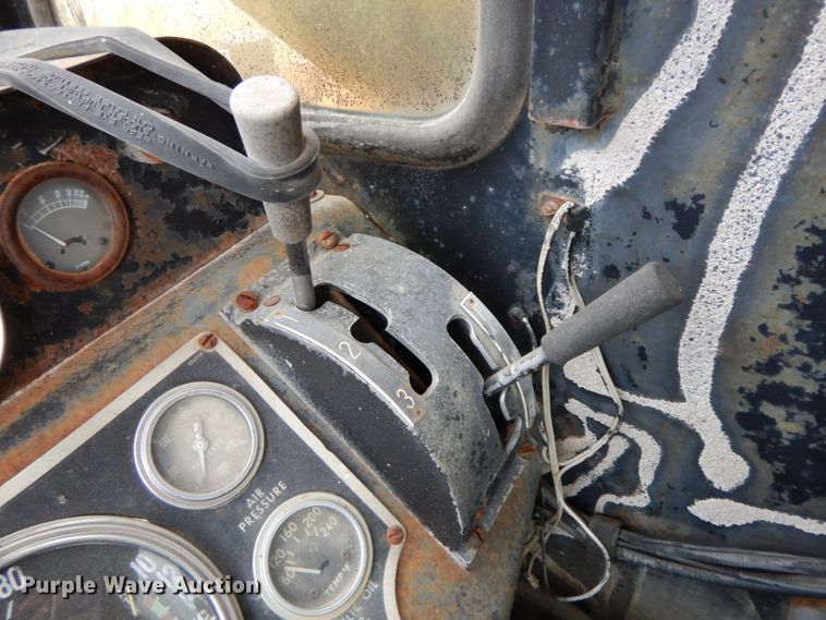 image for item HJ9592 P & H   crane