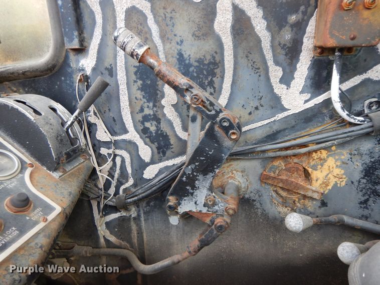 image for item HJ9592 P & H   crane