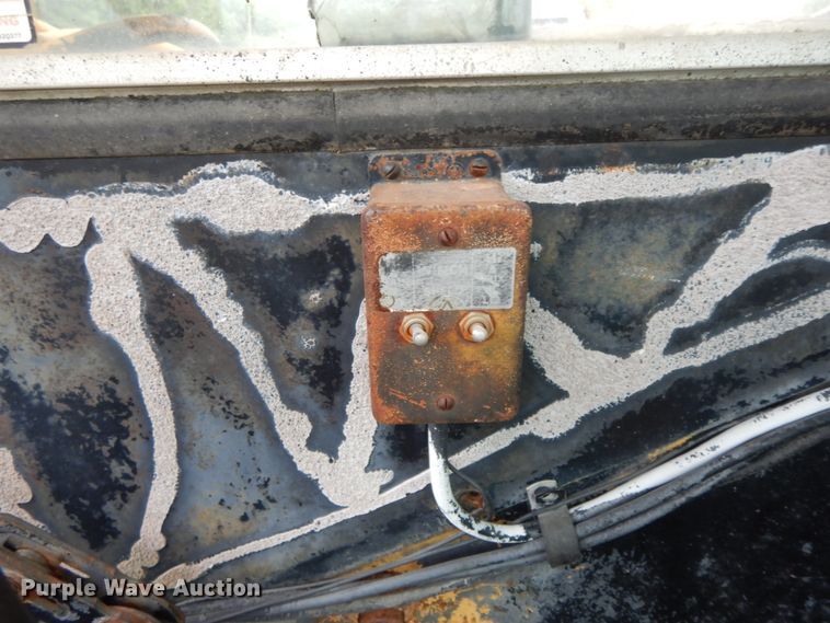 image for item HJ9592 P & H   crane