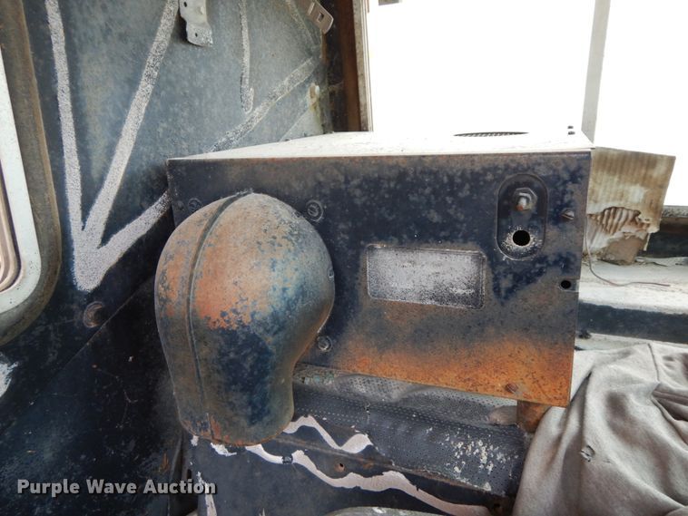 image for item HJ9592 P & H   crane