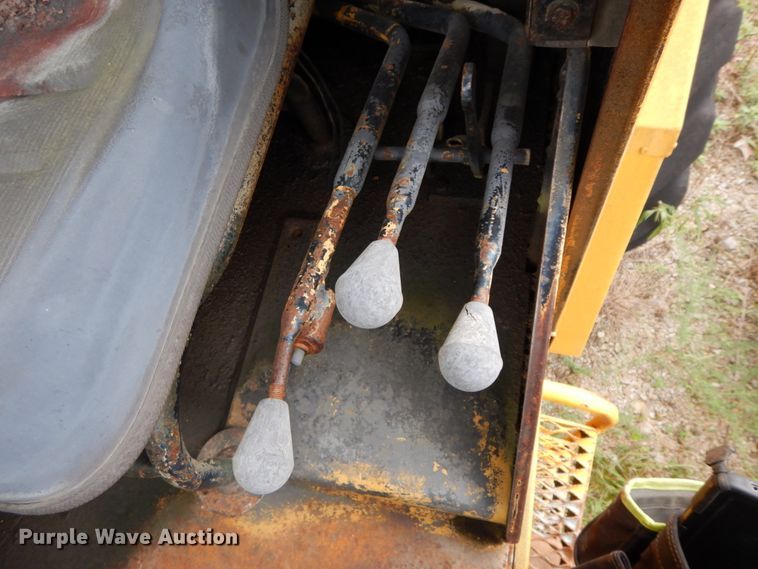 image for item HJ9592 P & H   crane