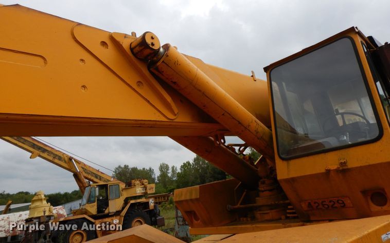 image for item HJ9592 P & H   crane