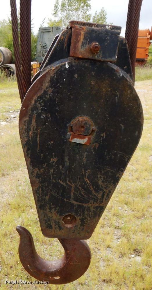 image for item HJ9592 P & H   crane