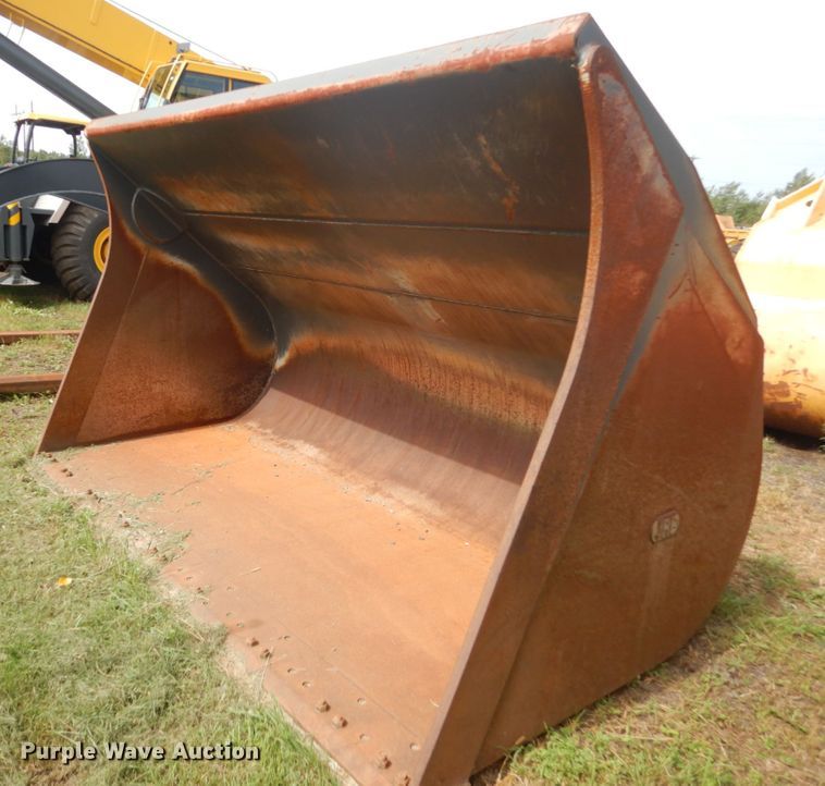 image for item HP9750 JRB WA-380 124"W bucket