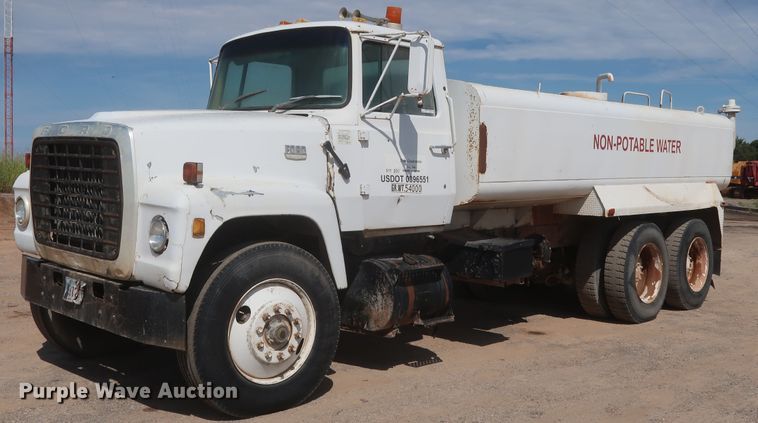 image for item HT9732 1980 Ford 8000  water truck