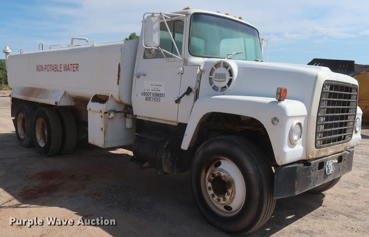 image for item HT9732 1980 Ford 8000  water truck